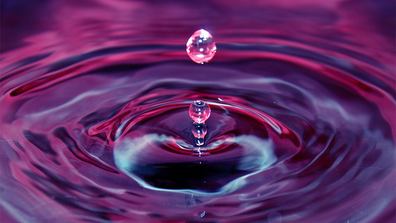 Water droplet close up as an example of Photo Fun class topics
